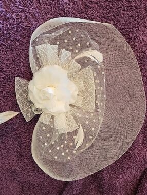Source Unknown Ivory Floral Fascinator with Veil